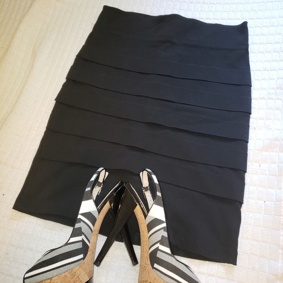 Maude banded pencil skirt, Large, black - Picture 2 of 13